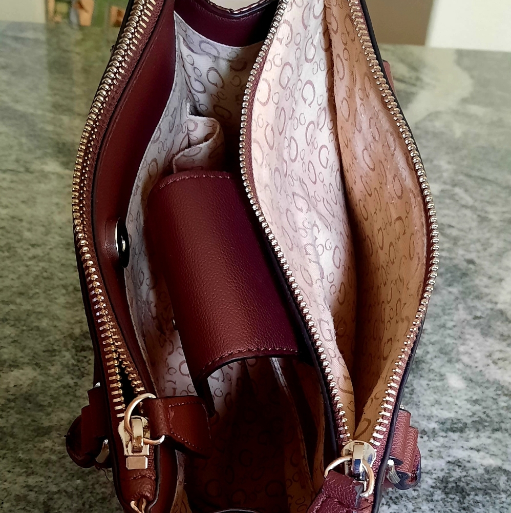 GUESS WOMEN'S SATCHEL - Picture 5 of 7